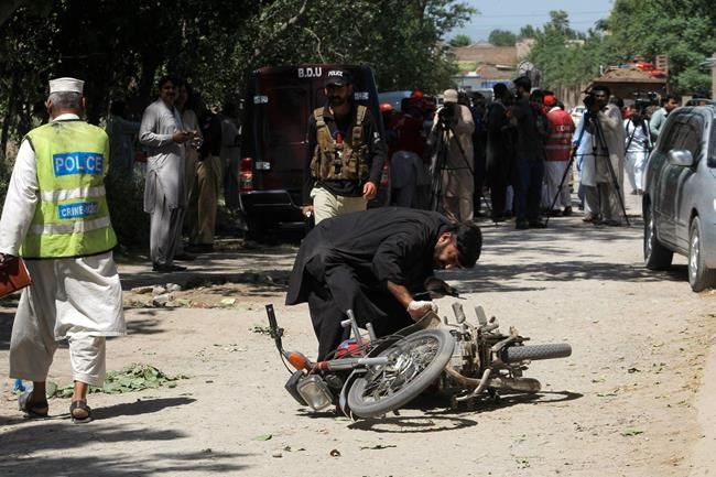 Twin blasts kill police officer in northwestern Pakistan | iNFOnews.ca