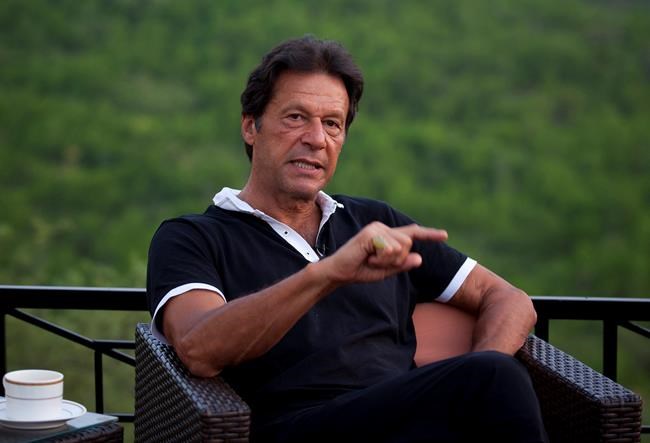 Pakistan cricket star Imran Khan wants to marry faith healer | iNFOnews.ca