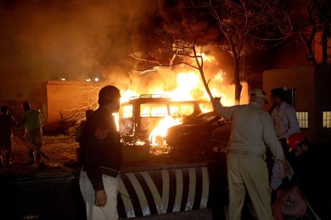 Bombing in hotel parking lot kills at least 4 in SW Pakistan | iNFOnews.ca CP307554548