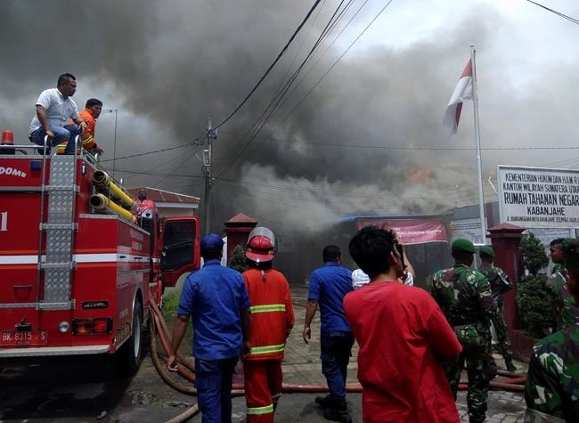 Inmates set fire to overcrowded prison in western Indonesia | iNFOnews.ca