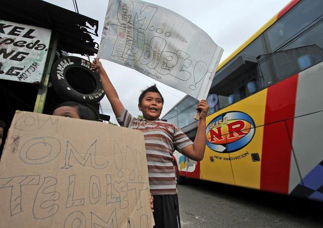 Honk if you want to know what the 'om telolet om' meme means | iNFOnews.ca Honk if you want to know what the 'om telolet om' meme means | iNFOnews.ca