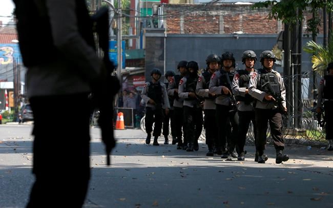 5 police, inmate dead in Indonesia prison riot; hostage held | iNFOnews.ca