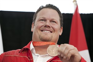 Canadian shot putter finally slips Olympic bronze medal around his neck | iNFOnews.ca CP31914088