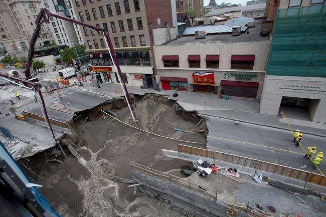 It could be weeks before sinkhole can be filled, says Ottawa mayor | iNFOnews.ca