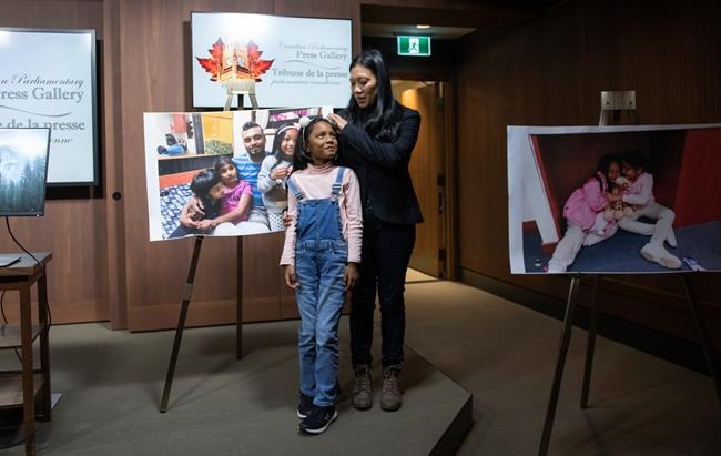 Lawyers for 'Snowden refugees' demand Trudeau grant asylum before election | iNFOnews.ca