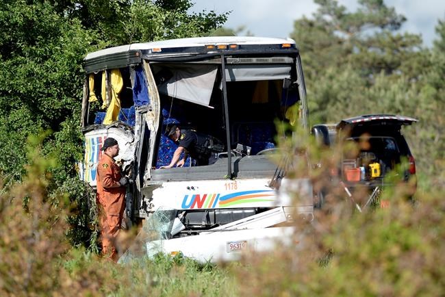 Chinese tourist, 54, declared dead after bus crash in eastern Ontario | iNFOnews.ca