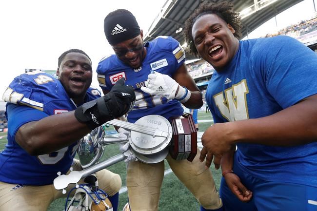 Nichols runs in two TD's as Blue Bombers beat Roughriders to extend win streak | iNFOnews.ca CP315201669