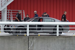 Retired doctor says he was first on scene to help Vancouver shooting victim | iNFOnews.ca CP28718653