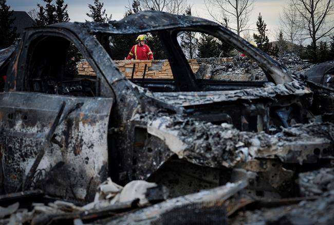 'It will devastate the community:' Alberta firefighter dies battling wildfire | iNFOnews.ca 'It will devastate the community:' Alberta firefighter dies battling wildfire | iNFOnews.ca