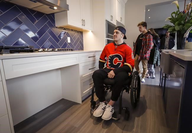 Injured Humboldt Broncos player returns home for first time since accident | iNFOnews.ca