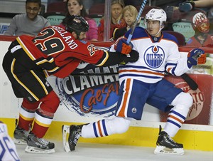 Justin Schultz leads Edmonton over Calgary 3-1 in split-squad pre-season game | iNFOnews.ca CP29987048