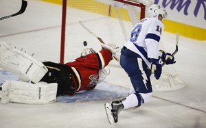 Ondrej Palat scores winner to lead Tampa Bay Lightning over Calgary Flames | iNFOnews.ca CP30378777