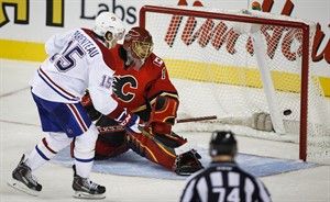 Price backstops Canadiens over Flames as Parenteau scores SO winner | iNFOnews.ca CP30472806