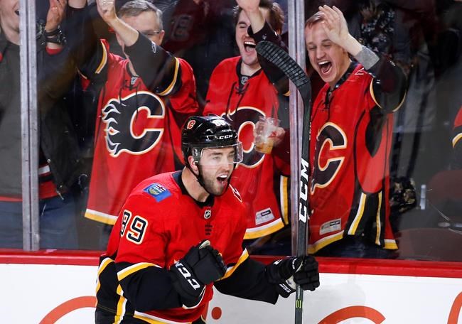 Kylington gets first NHL goal as Flames top Predators 5-2 to grab 1st in West | iNFOnews.ca