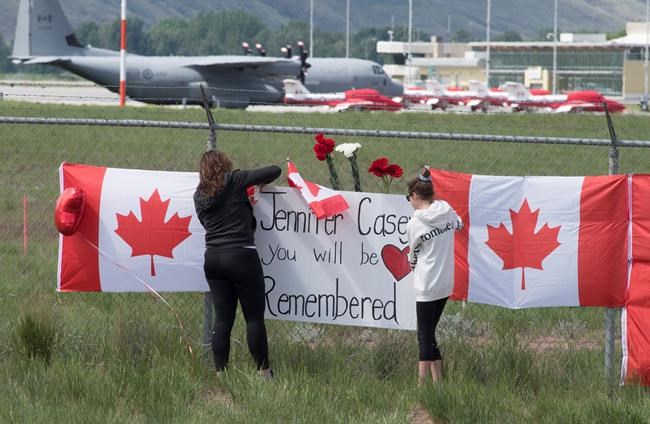 B.C. pilots to fly over Vancouver in tribute to Snowbirds victim | iNFOnews.ca CP308420505