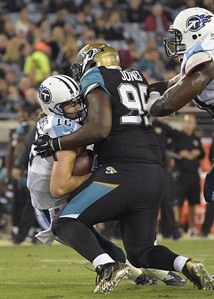 Jaguars rally from early deficit, hold off Titans late, win 21-13 in home finale | iNFOnews.ca