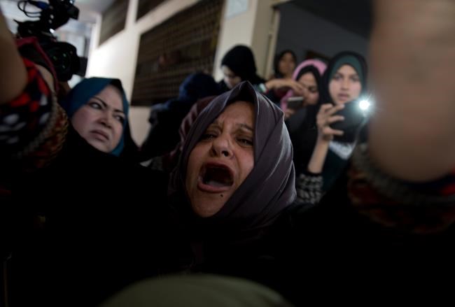 Palestinians mourn woman killed by Israeli fire at protest | iNFOnews.ca CP305030132