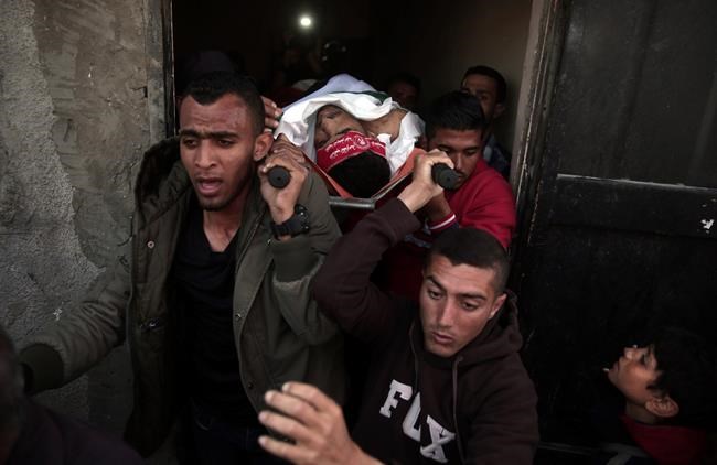 The Latest: Group asks Israeli soldiers to refuse to shoot | iNFOnews.ca CP1083239037