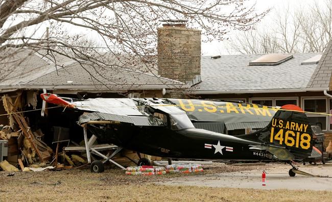 No one badly hurt when small plane crashes into Kansas house | iNFOnews.ca No one badly hurt when small plane crashes into Kansas house | iNFOnews.ca