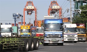 Japan slides into recession in wake of tax hike, undermining global growth prospects | iNFOnews.ca CP30731493