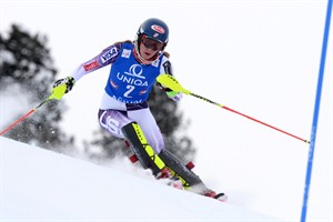 Teenager Mikaela Shiffrin dominates World Cup slalom for US record 10th victory | iNFOnews.ca CP31278588