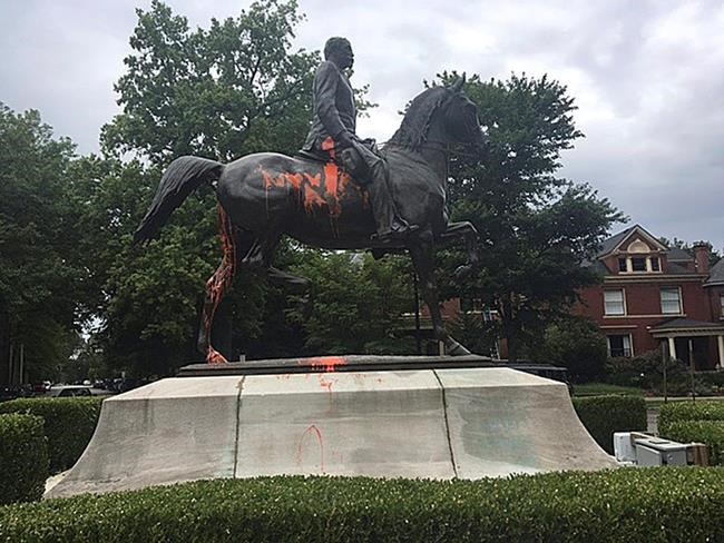 Kentucky city to move statues honouring Confederate, nativist | iNFOnews.ca Kentucky city to move statues honouring Confederate, nativist | iNFOnews.ca
