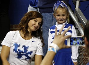 Perfect Ending: Lyles scores 14, No. 1 Kentucky tops Florida 67-50 to cap 31-0 regular season | iNFOnews.ca CP32192401