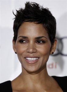 Halle Berry OK after suffering minor head injury during Los Angeles movie set fight-sequence | iNFOnews.ca
