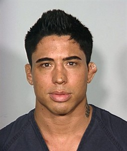 Warrant issued for mixed martial arts fighter accused of attacking ex-girlfriend in Las Vegas | iNFOnews.ca
