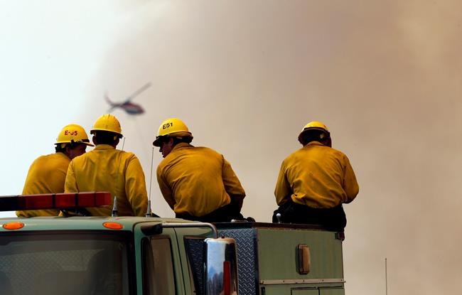 Crews make progress against home-threatening Western fires | iNFOnews.ca Crews make progress against home-threatening Western fires | iNFOnews.ca