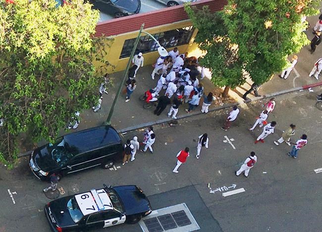 Gunmen open fire near vigil in Oakland, killing 17-year-old | iNFOnews.ca