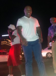 Mike Tyson comes to the aid of injured motorcyclist after Vegas interstate crash | iNFOnews.ca Mike Tyson comes to the aid of injured motorcyclist after Vegas interstate crash | iNFOnews.ca