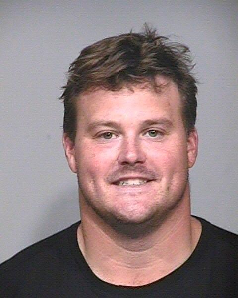 Ex-NFLer Incognito accused of threatening funeral home staff | iNFOnews.ca