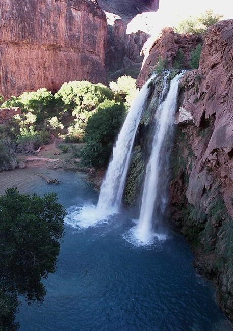 Man drowns trying to enter cave located behind waterfall | iNFOnews.ca