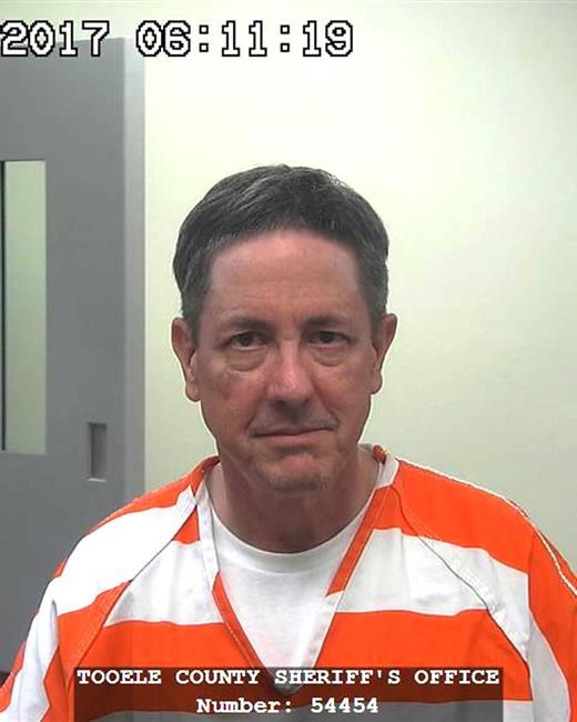 Ex-polygamous sect leader gets nearly 5 years in fraud case | iNFOnews.ca