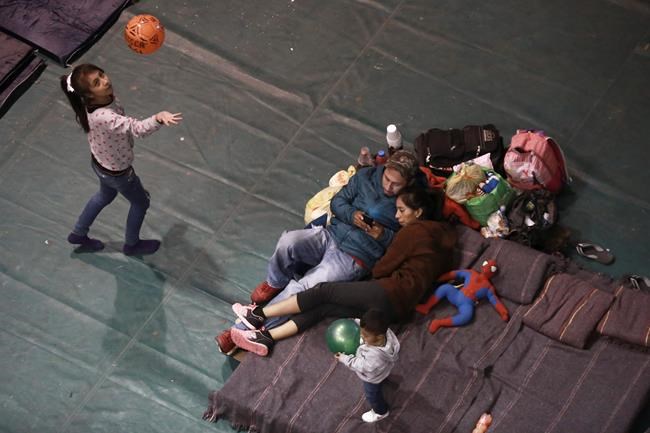 Guidelines ask agents to target Spanish speakers at border | iNFOnews.ca