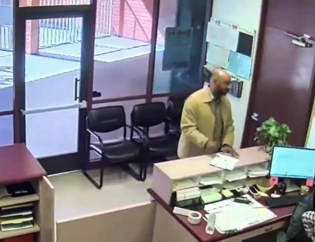 Video shows San Bernardino shooter calmly entering school | iNFOnews.ca Video shows San Bernardino shooter calmly entering school | iNFOnews.ca
