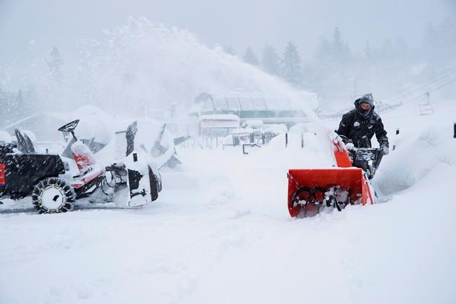 The Latest: Chicago, Denver flights delayed by winter storm | iNFOnews.ca