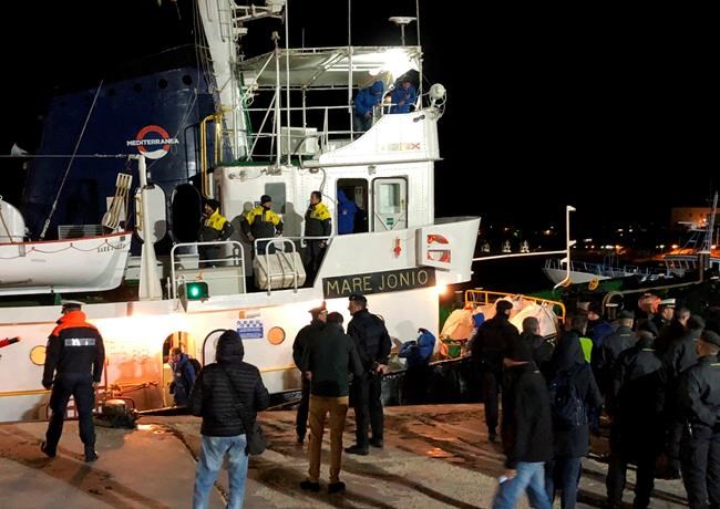 Italy seizes rescue ship, permits migrants to land in Italy | iNFOnews.ca Italy seizes rescue ship, permits migrants to land in Italy | iNFOnews.ca