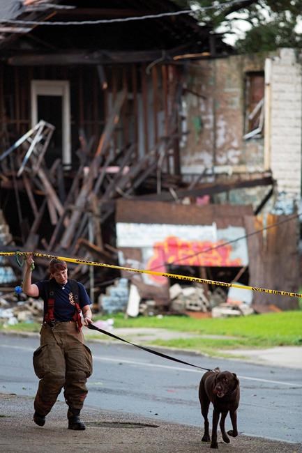 2 houses collapse as strong storms pummel New Orleans | iNFOnews.ca 2 houses collapse as strong storms pummel New Orleans | iNFOnews.ca