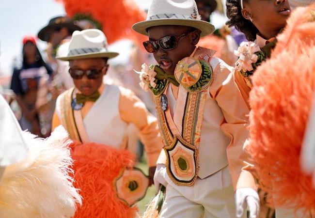 Shake, rattle & roll: Thousands gather for Jazz Fest Day 2 | iNFOnews.ca