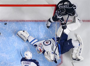 Defending champ Los Angeles Kings beat Winnipeg Jets 4-1 for 1st win of season | iNFOnews.ca CP30263354