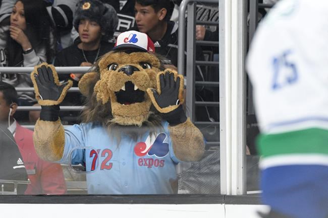 Boeser, Pettersson push Canucks to 5-3 win over Kings | iNFOnews.ca