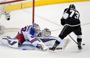 Williams scores in OT as Kings beat Rangers 3-2 in Game 1 of Stanley Cup final | iNFOnews.ca CP28636749