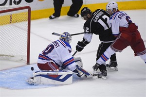 Alec Martinez scores in double overtime as Los Angeles Kings win Stanley Cup | iNFOnews.ca CP28753862