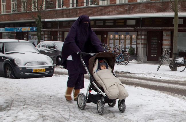 Partial Dutch ban on face-covering clothing takes effect | iNFOnews.ca Partial Dutch ban on face-covering clothing takes effect | iNFOnews.ca
