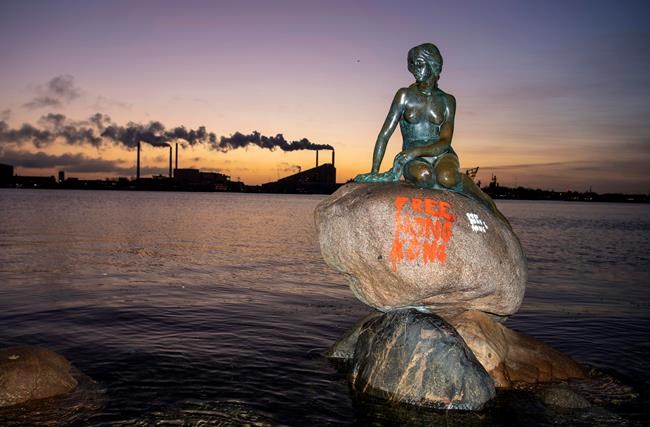 Graffiti painted on Copenhagen's Little Mermaid statue | iNFOnews.ca Graffiti painted on Copenhagen's Little Mermaid statue | iNFOnews.ca