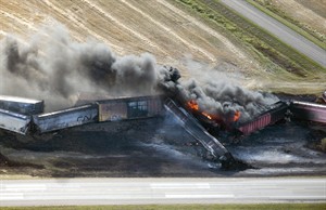 Train derails in central Saskatchewan and catches fire; village evacuated | iNFOnews.ca CP30195167