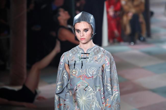 Inside a big top, Dior puts on circus-themed couture | iNFOnews.ca Inside a big top, Dior puts on circus-themed couture | iNFOnews.ca