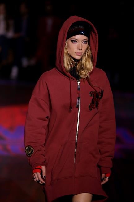 Tommy Hilfiger and Gigi Hadid stage London Fashion Week show | iNFOnews.ca Tommy Hilfiger and Gigi Hadid stage London Fashion Week show | iNFOnews.ca